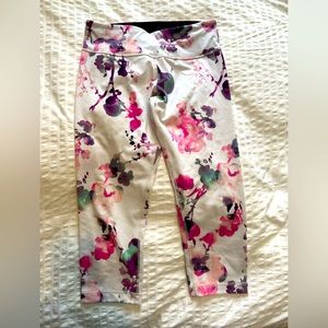 Lululemon Wunder Under Crop in Blurred Blossom